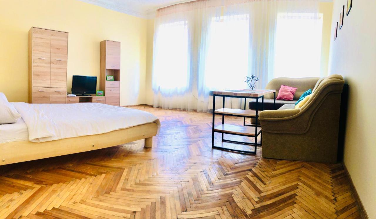 Apartment Near Opera On Horodotska 11 Лвив Екстериор снимка