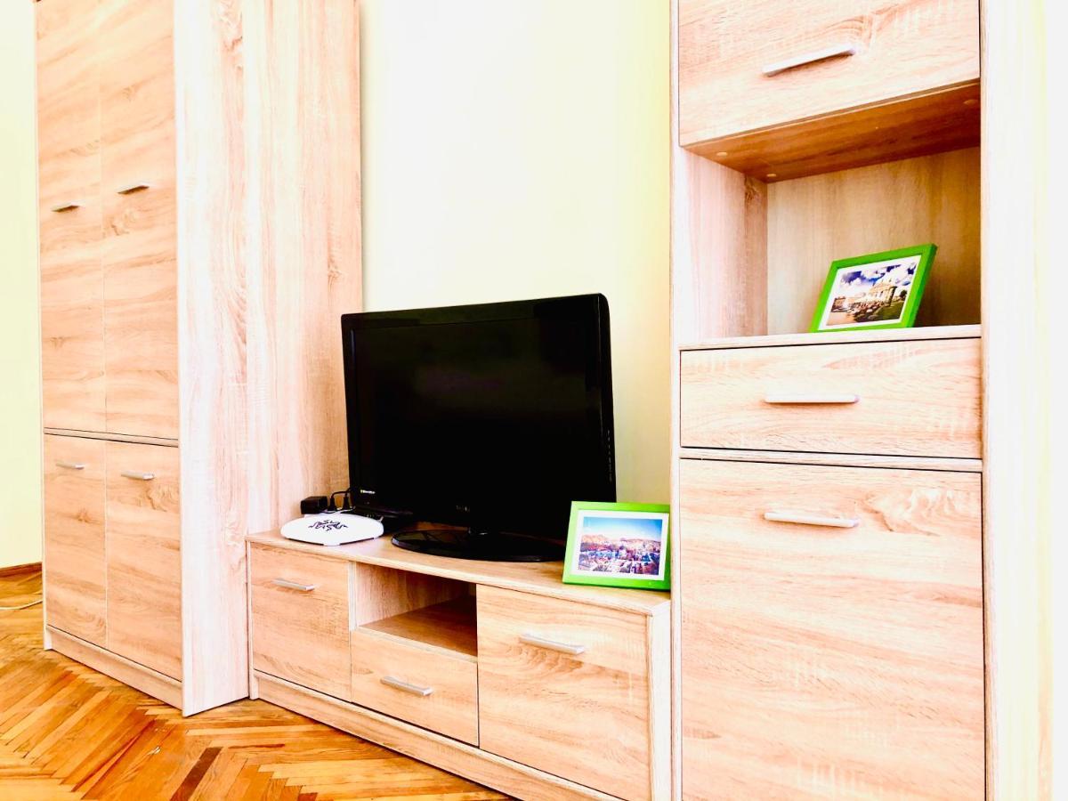 Apartment Near Opera On Horodotska 11 Лвив Екстериор снимка